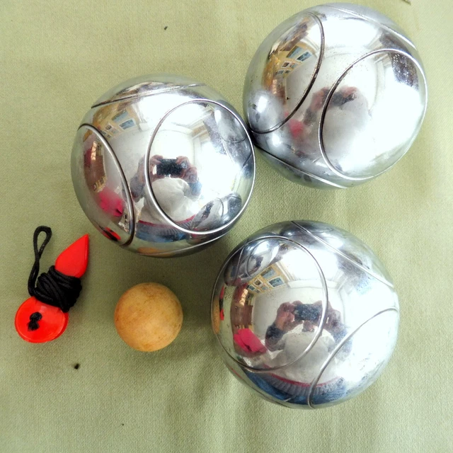 La triplette Lyonnaise : boules de pétanque en chocolat fourré praliné