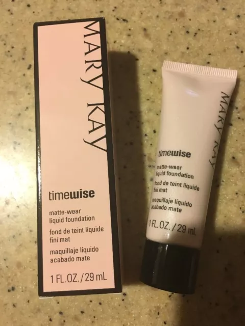 Mary Kay TimeWise Matte Wear Foundation Ivory 4 Combination to Oily 1 oz NIB! 💖