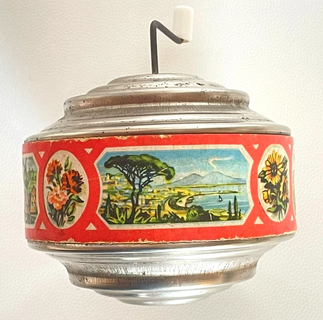 Jouet ancien Boite à musique Moulin musical tôle décor paysages et fleurs Europe