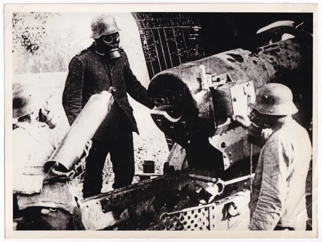 WW1 GERMAN SOLDIERS Loading Gas Shells 1963 Granada TV Press Photo #f10 ...