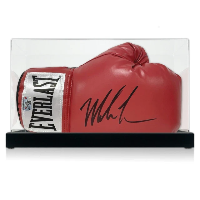 Gant De Boxe Noir Signé Mike Tyson, Présenté En Vitrine Avec Plaque, Collection