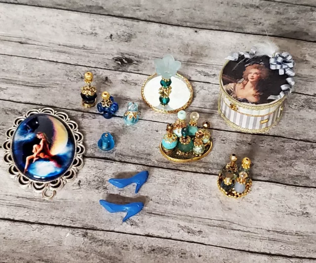 Dollhouse Miniature Lot Of Vintage Ladies Vanity Accessories Blue 1/12