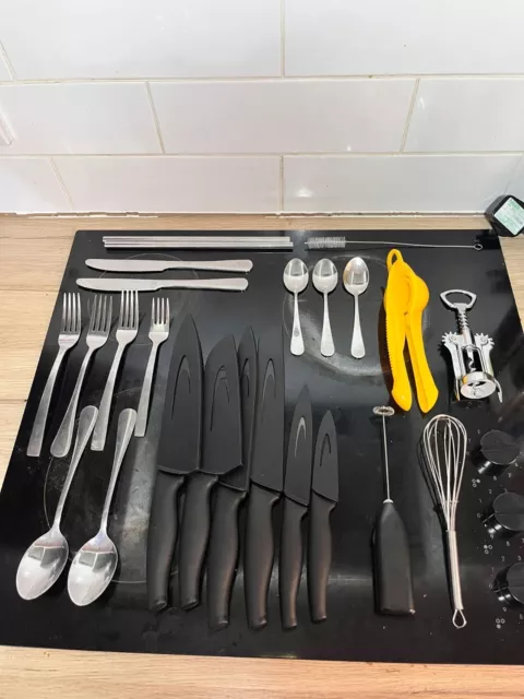 24-piece kitchen utensils set (cutlery, knives, metal straws, electric whisk)