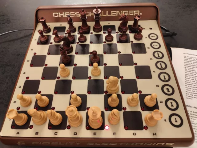 Jeu d'Echec Electronique Sensory Chess Challenger dans sa Malette - Made in  USA