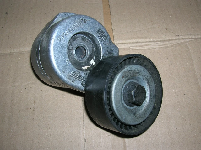 Opel Corsa D 1,3 CDTI Z13DTJ GALET TENDEUR  55185074AX
