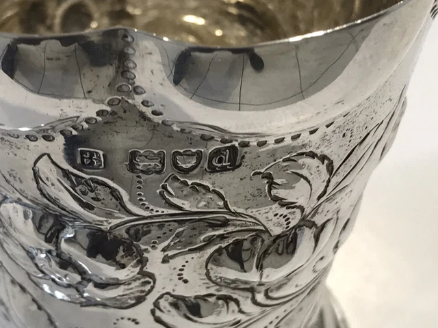 Antico vaso vittoriano argento floreale teste di leoni Londra 1899