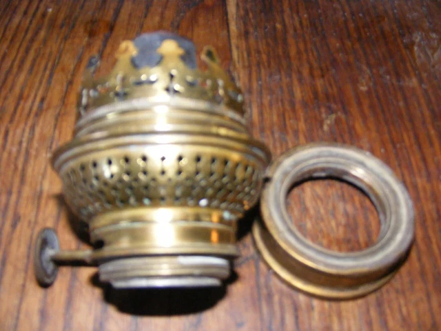 ANCIEN GROS BRULEUR pour LAMPE A PETROLE EUR 60,00 - FR