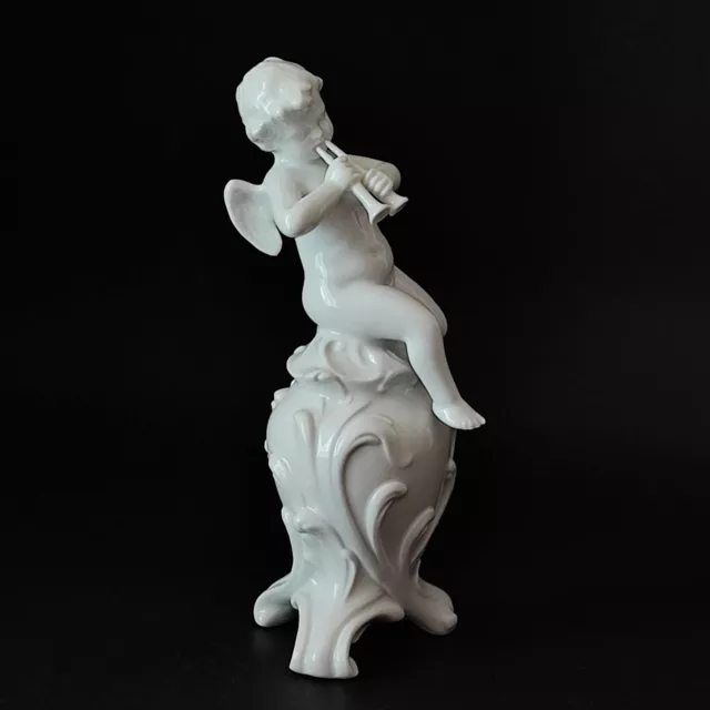 Statuina - Puttino suonatore con cornetti -  Ginori - serie Capodimonte (c. 910)