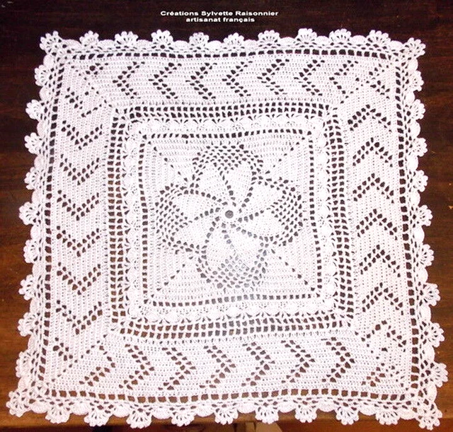 NAPPERON CROCHET main artisanat français création sylvette Raisonnier