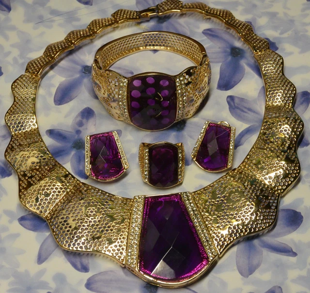 Parure De Bijoux Fantaisie 4 Pièces - Cœur Rubis Et Diamants Cz - Plaqué Or - Signé FB