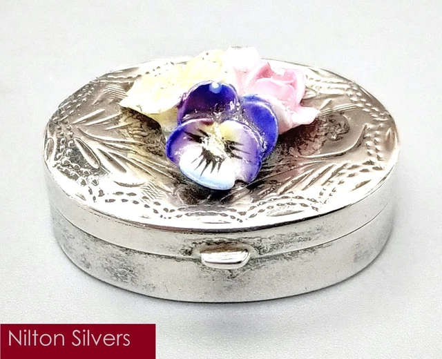 Scatola pillole floreali vintage argento e ceramica, Ari D. Norman, Londra 1990