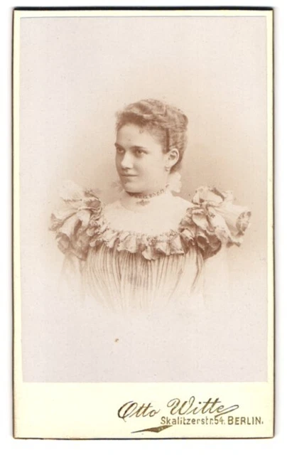 Fotografie Otto Witte, Berlin, Skarlitzerstr. 54, Portrait junge Dame im Kleid