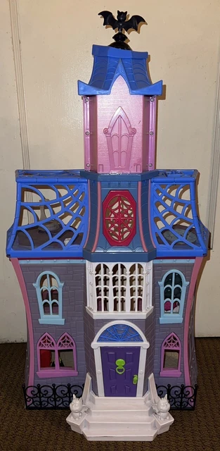 Disney Junior Vampirina Scare B & B Playset 