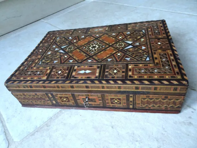 Ancien grand coffret boîte à bijoux en bois marqueterie nacre oriental Syrie