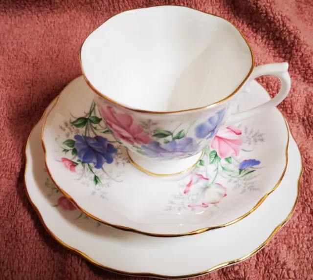Royal Albert Friendship Series Sweet Pea Trio Tea Cup Saucer and Side Plate