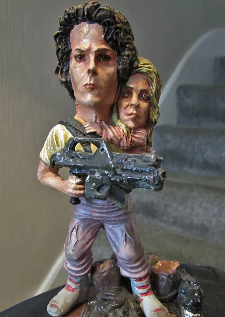 Classic Sci Fi  Alien Aliens    Ripley And Newt  Model Built And Painted Rare