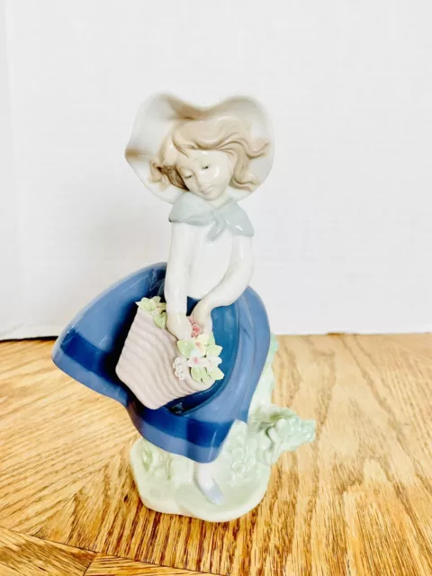 Vintage 1983 LLADRO Daisa 'Pretty Pickings' Girl Flower Basket 7" Figurine 5222