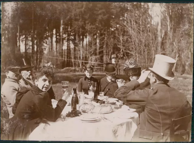 France, Scène de chasse, Le déjeuner, ca.1900, vintage citrate print Vintage cit