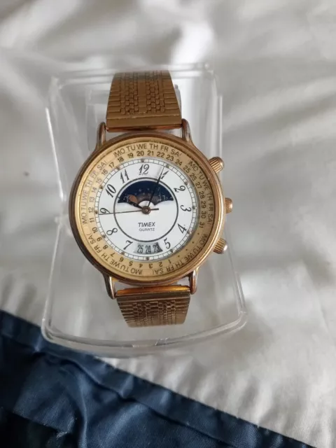 TIMEX SUN MOON Phase Quartz Watch Gold tone Vintage Timex Ladies