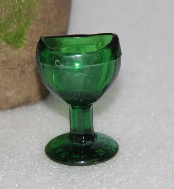 Tazza per il lavaggio degli occhi in vetro verde vintage degli anni '30,...