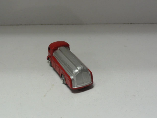 Camion citerne Panhard fabrication CIJ série micro 4