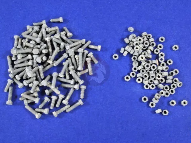 Verlinden 1/35 Large Nuts and Bolts (100 pieces each) (2 Sizes) [Diorama] 2817