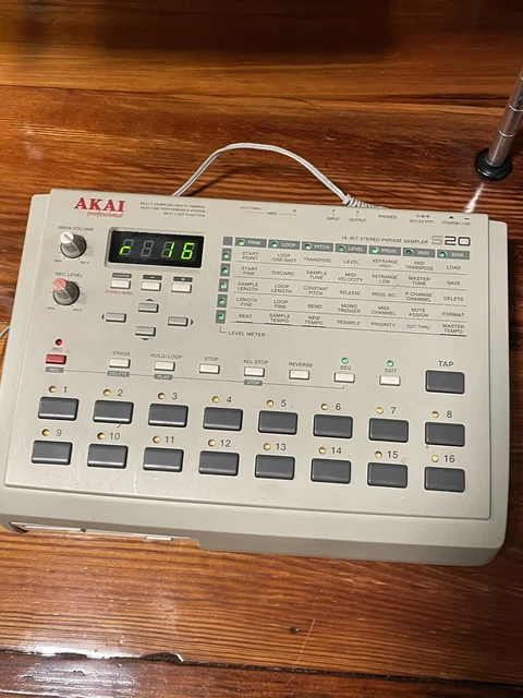 Akai S20 Sampler