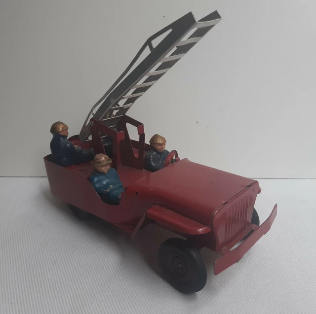C.R, voiture pompe mécanique en tôle lithographiée avec échelle et deux