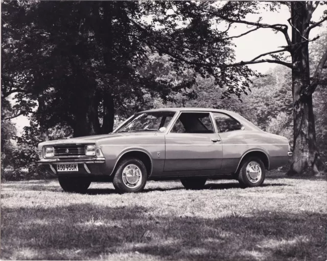 FORD CORTINA XL 1600 2-DOOR SALOON, MK.3, REG No.AOO 956M, PERIOD PHOTOGRAPH.