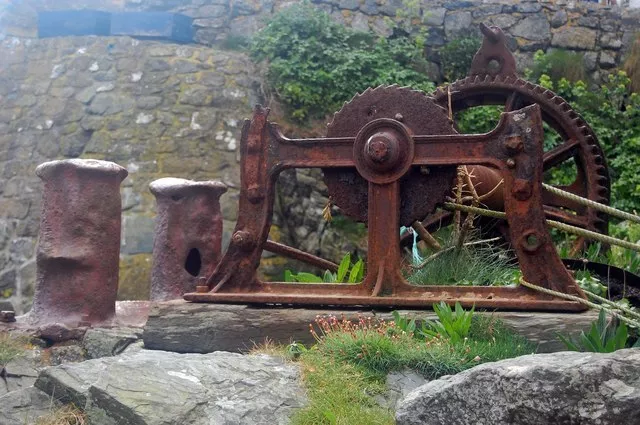 Photo 6x4 Old Winch and Capstans Cadgwith Fortunately for the fishermen o c2009