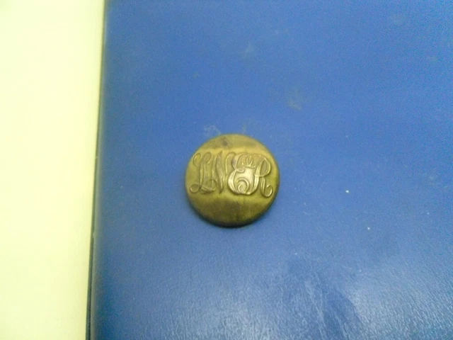 Button: London North Eastern Railway (LNER) 21 mm (BUTTONS LIMITED)