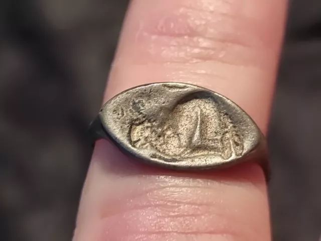 Roman silver seal ring horse? Circa 2nd century. Please read description. LA178b