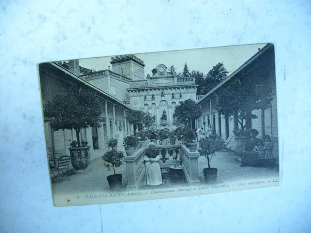 CPA  VALS LES BAINS ardèche Etablissement thermal source souveraine début 1900