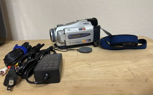 Sony DCR-TRV18 Mini DV Handycam Recorder w/ Battery Cords TESTED