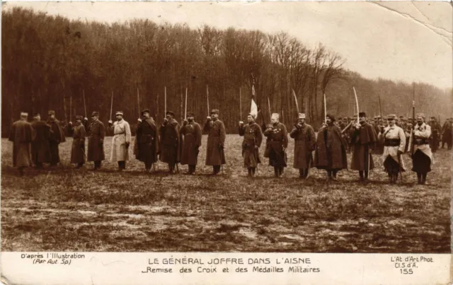 CPA MILITAIRE Le Géneral Joffre dans l'Aisne-Remise des Croix (317243)