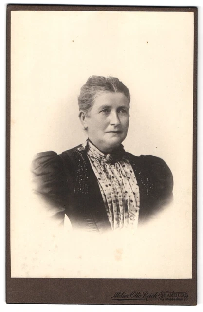 Fotografie Atelier Otto Reich, Hamburg, Stubbenhuk 20, Portrait ältere Dame im