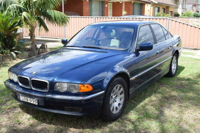 BMW 735i