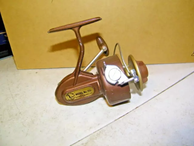 VTG EAGLE CLAW No 225 Spinning Fishing Reel Wright & McGill Co