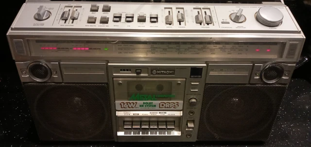 Vintage Hitachi TRK- 8290 e Ghetto Blaster Boom Box Cassette Tape Radio RARE!