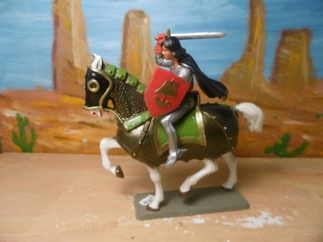 FIGURINE STARLUX MOYEN AGE CHEVALIER BRAS HACHE et ECU CHEVAL NOIR AU