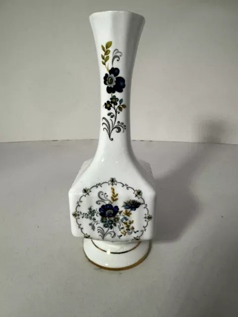 Beautiful Bud Vase; Royal Tara from Ireland; Blue Corn Flower Pattern; Gold Trim
