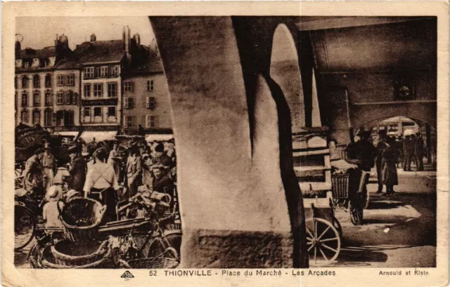 CPA AK THIONVILLE - Place du Marche - Les Arcades (651078)
