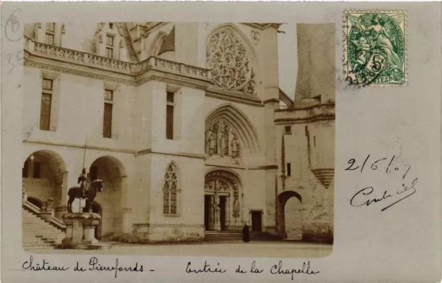 CPA Chateau de PIERREFONDS Entrée de la Chapelle. Carte photo (376923)