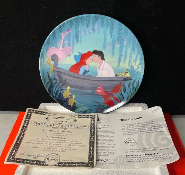 DISNEY'S THE LITTLE Mermaid Kiss the Girl Collector Plate 2674A 69.