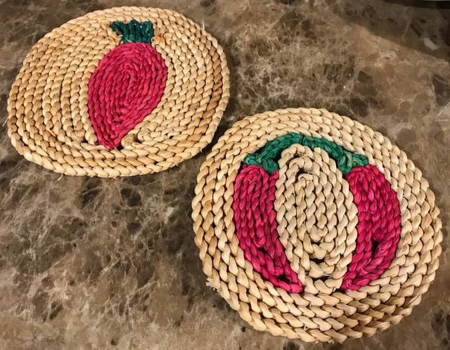 2 Rnd Hot Peppers Radish Woven Raffia Straw 6 3/4-7" Hot Pad Trivets Wall Décor