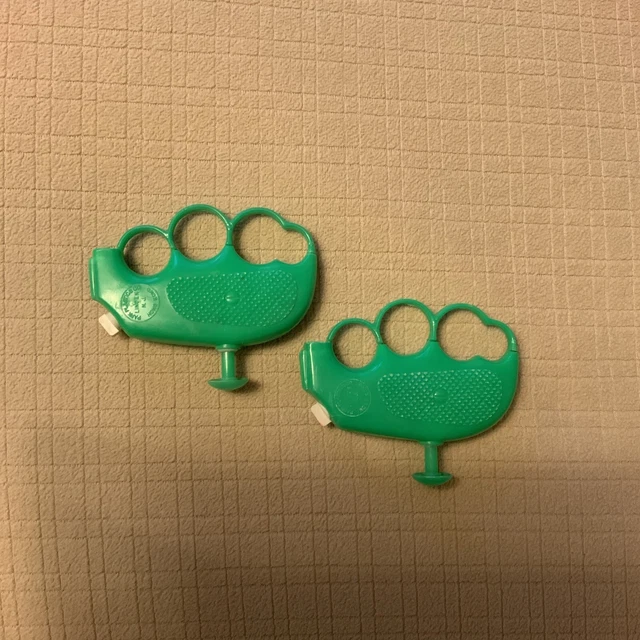 RARE 1960’S SQUIRT Brass Knuckles Water Guns by Park Plastics Co. £19.