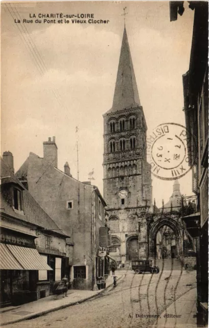 CPA La CHARITÉ-sur-LOIRE - La Rue du Pont et le Vieux Clocher (456365)