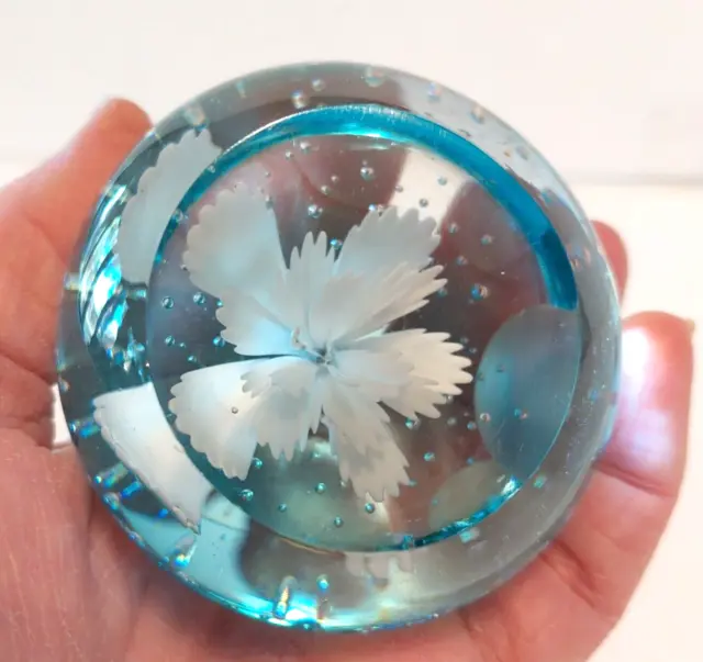Modern Chinese~PAPERWEIGHT~Pretty White Crimp Flower~Window~Controlled Bubbles