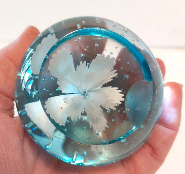 Modern Chinese~PAPERWEIGHT~Pretty White Crimp Flower~Window~Controlled Bubbles