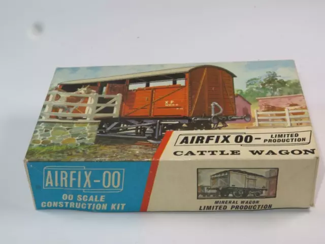 Airfix Ho / Oo Modelo Ferrocarril Equipo Ganado Vagón sin Hacer en Rojo Raya